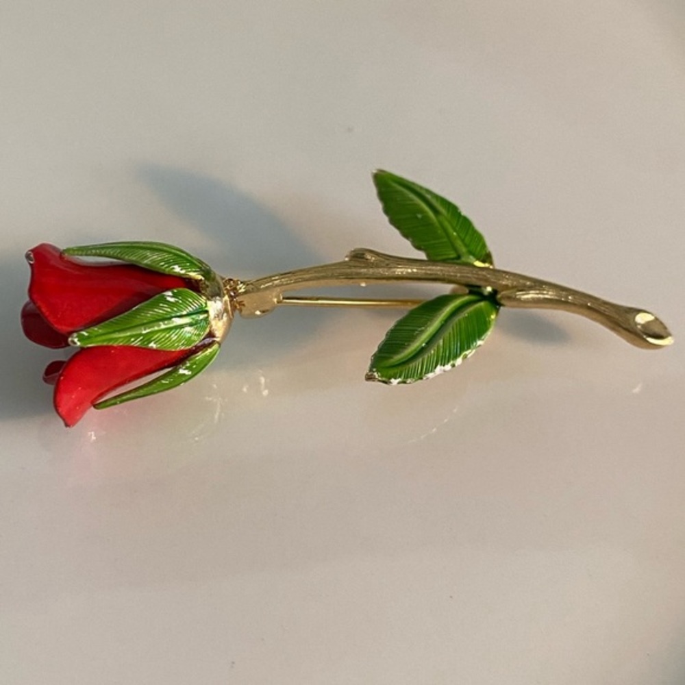 Vintage Women’s Rose Enamel Gold Tone Red Green Costume Jewelry Brooch Pin